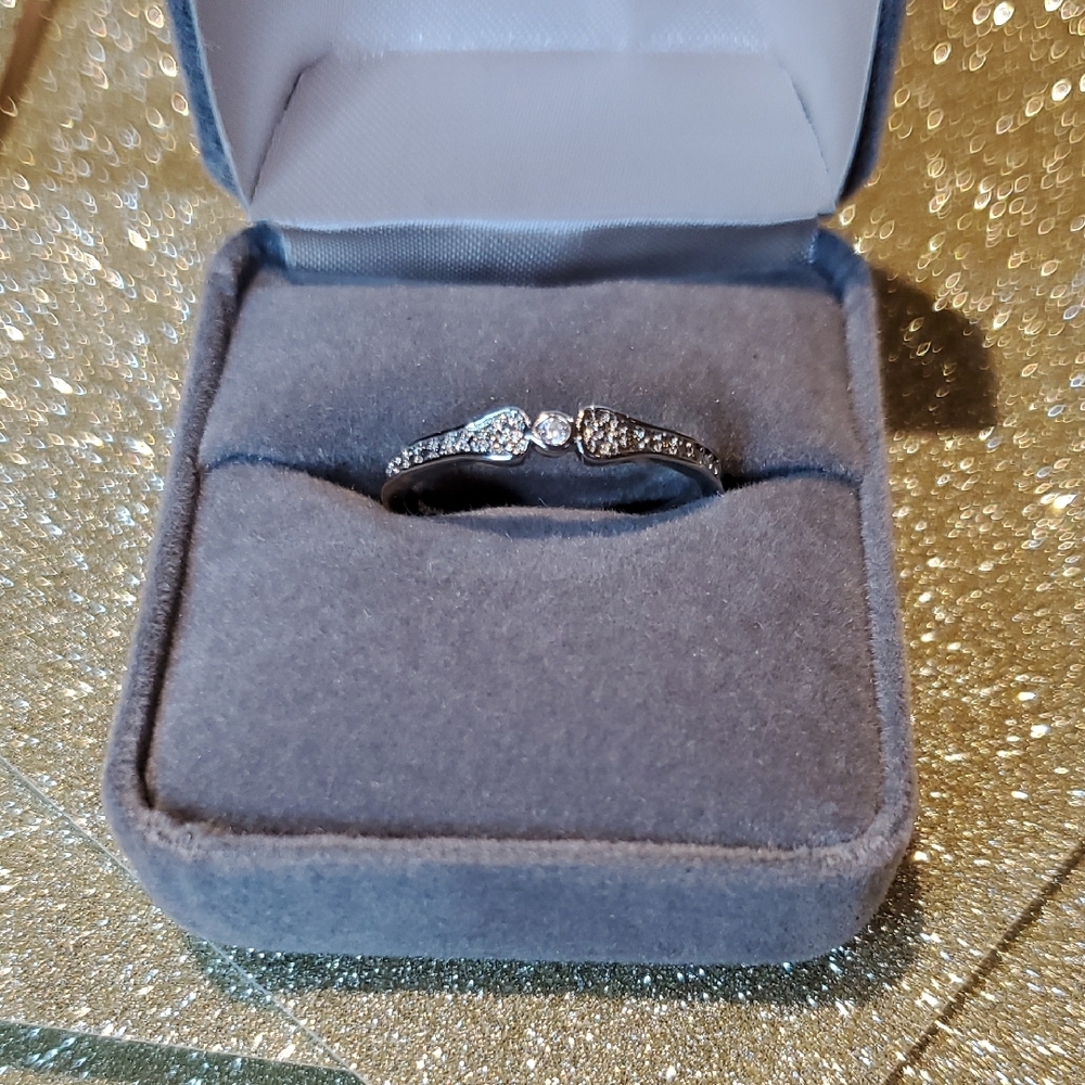 Elegant Silver Women's Ring